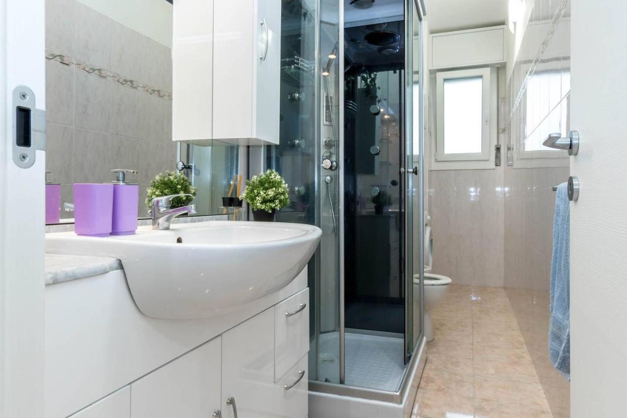 Altido Lovely Apt For 6 Located In Vibrant Gallaratese Milano Eksteriør billede