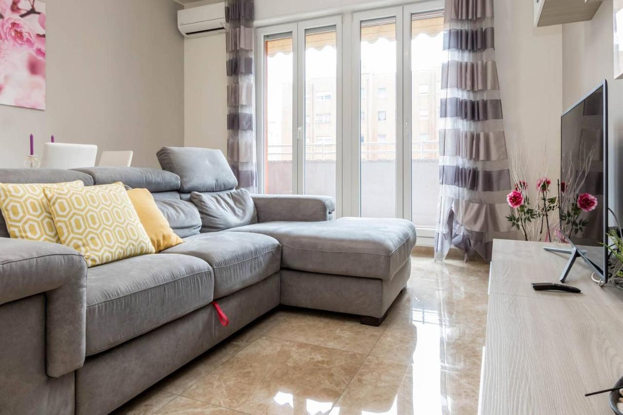 Altido Lovely Apt For 6 Located In Vibrant Gallaratese Milano Eksteriør billede
