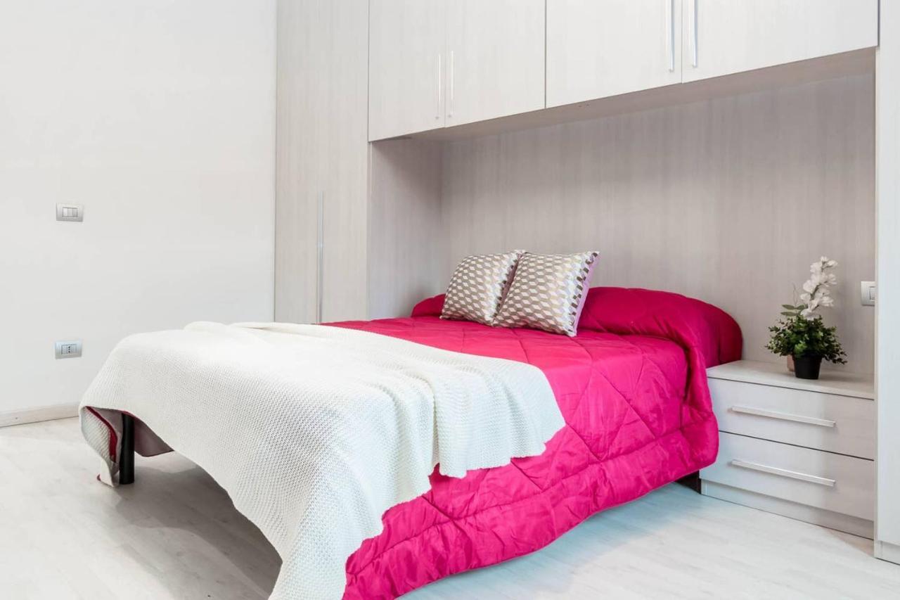 Altido Lovely Apt For 6 Located In Vibrant Gallaratese Milano Eksteriør billede