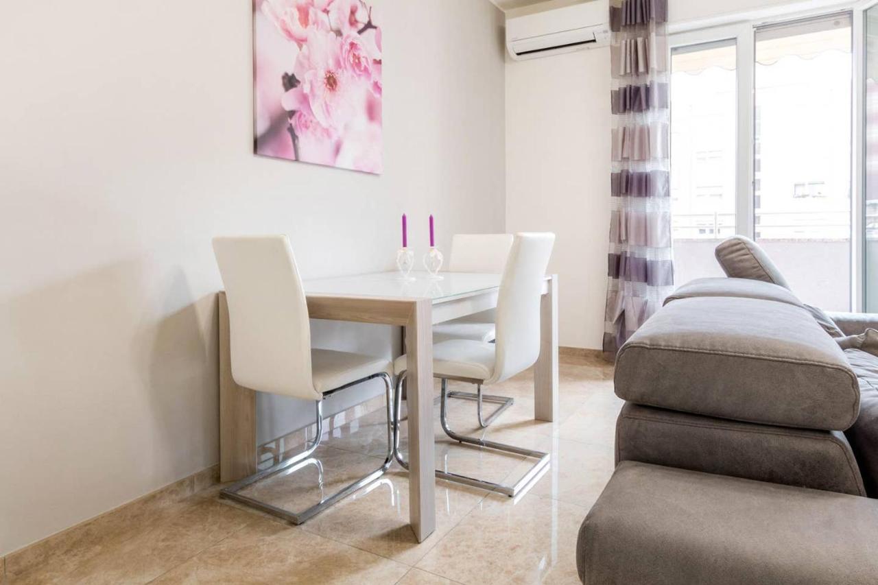 Altido Lovely Apt For 6 Located In Vibrant Gallaratese Milano Eksteriør billede