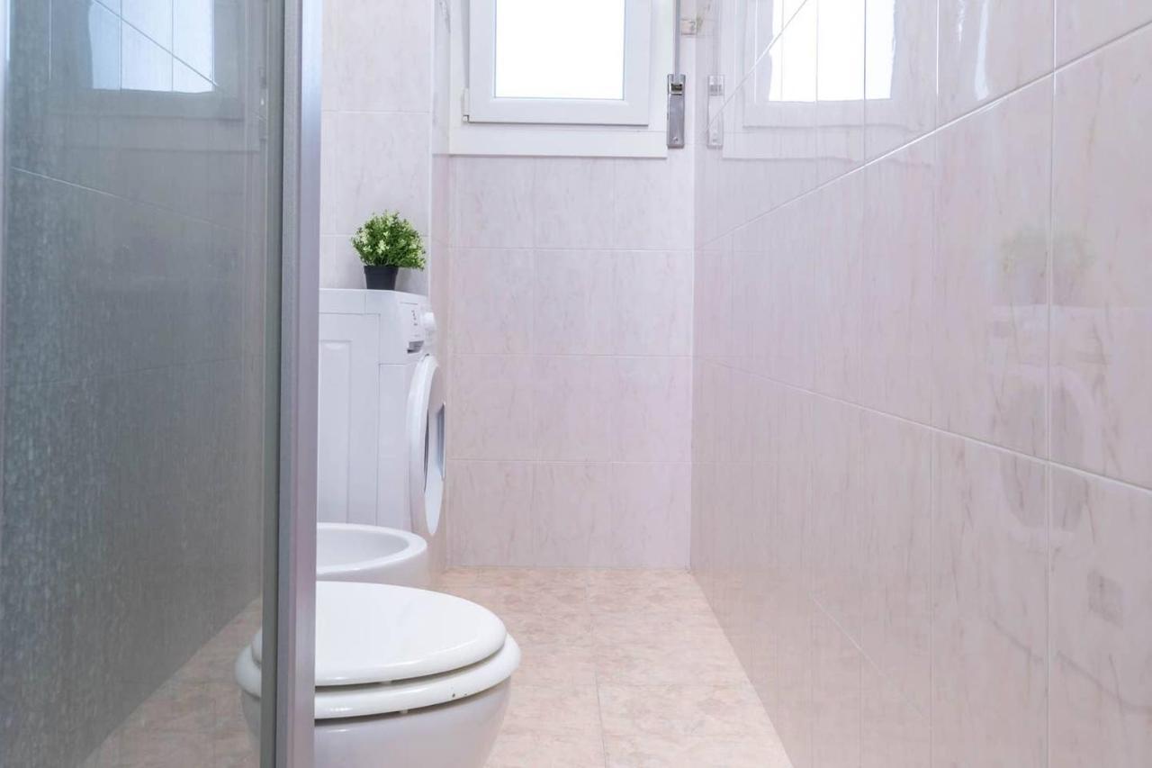 Altido Lovely Apt For 6 Located In Vibrant Gallaratese Milano Eksteriør billede